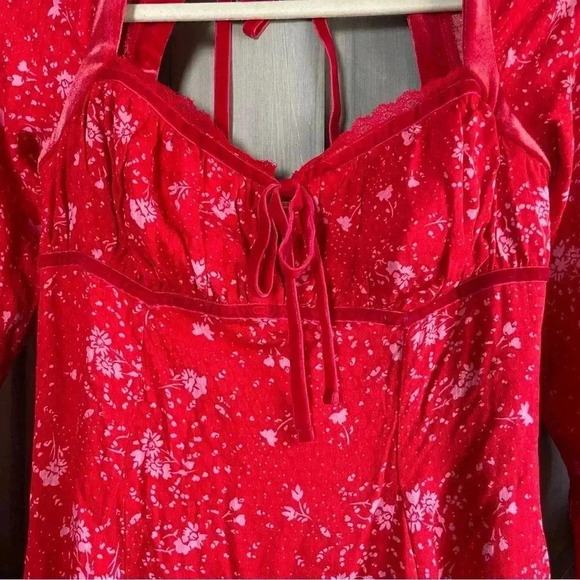 Free People Red Floral Tess Mini Dress peasant velvet Size Small‎ $128 Valentine - Picture 4 of 11